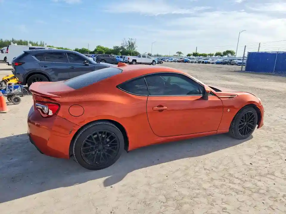 JF1ZNAA19H8705467 2017 TOYOTA 86-2