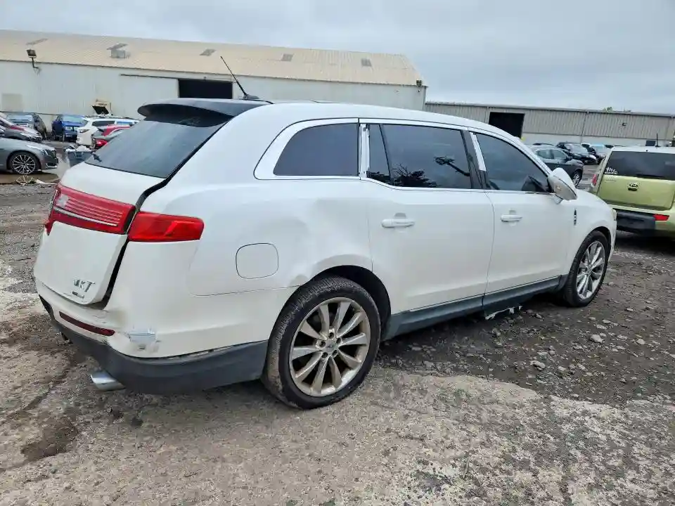 2LMHJ5AT1BBJ50125 2011 LINCOLN MKT-2