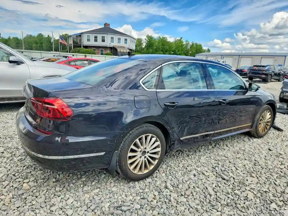 1VWBT7A3XHC011984 2017 VOLKSWAGEN PASSAT-2