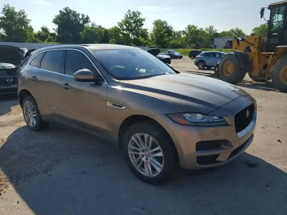SADCK2BV1HA895844 2017 JAGUAR F-PACE-3
