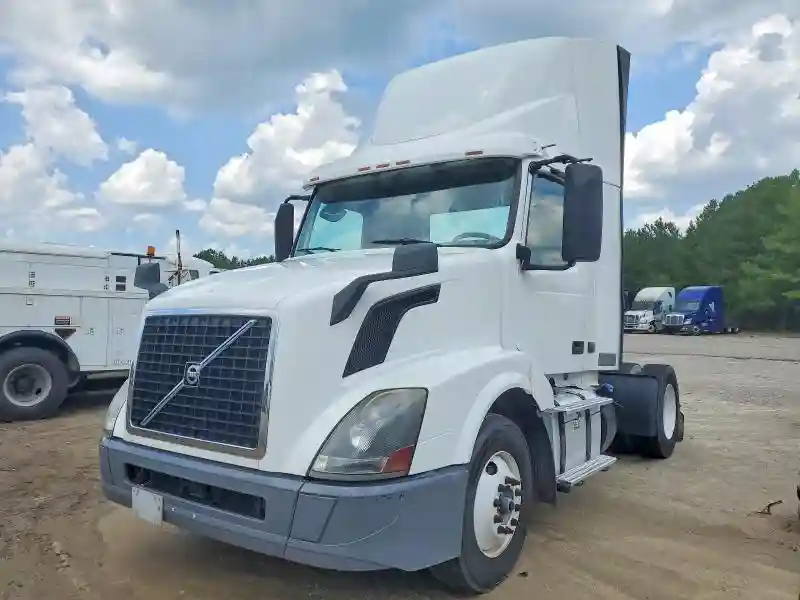 4V4N39TG2JN892710 2018 VOLVO VN-1