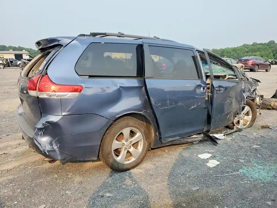 5TDKK3DC9DS404992 2013 TOYOTA SIENNA-2
