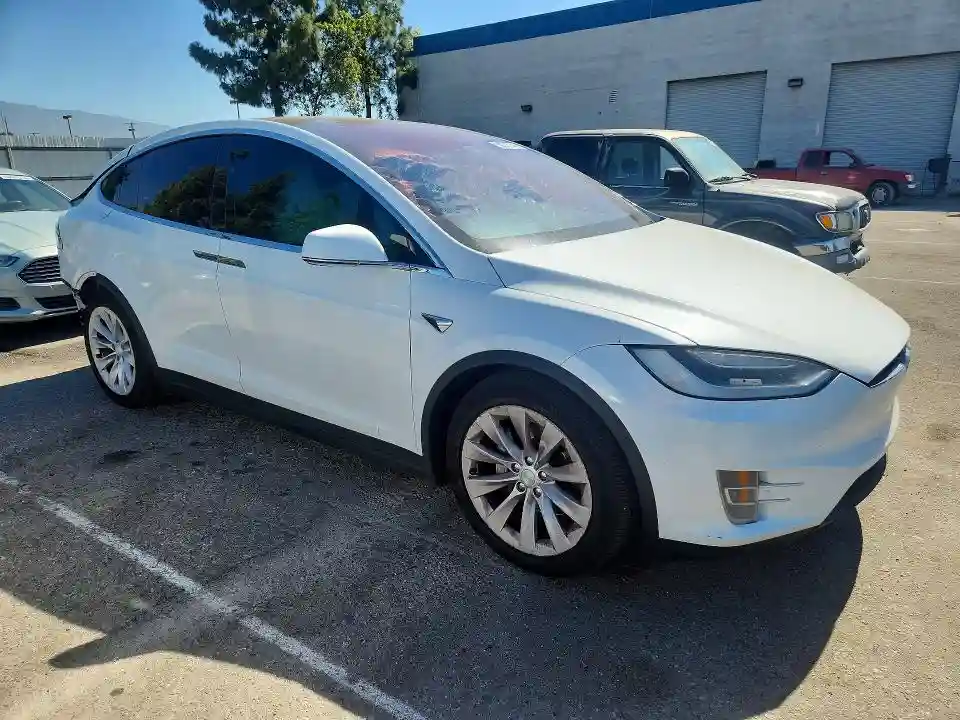 5YJXCAE20JF124276 2018 TESLA MODEL X-3