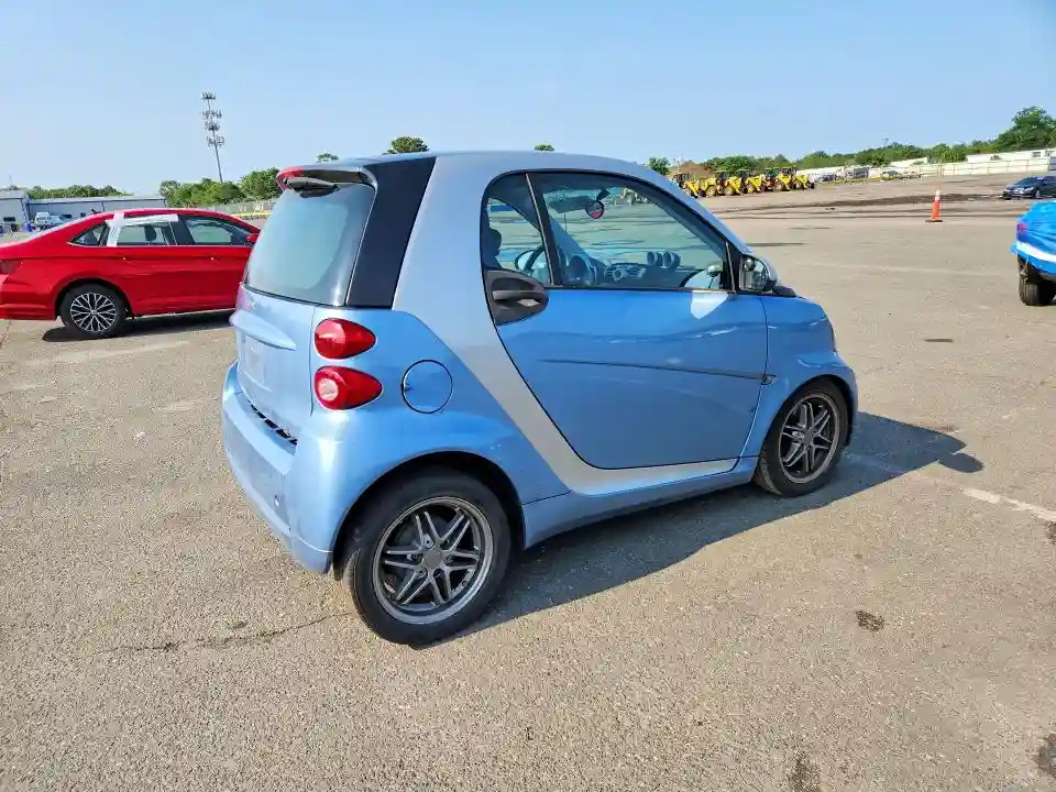 WMEEJ3BA6BK430165 2011 SMART FORTWO-2