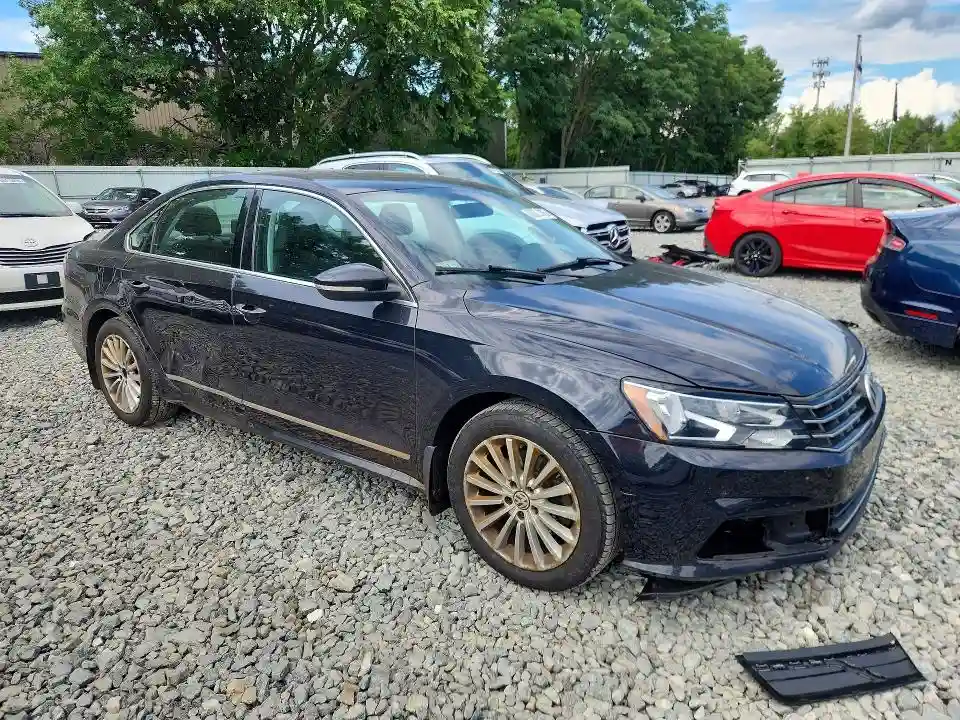 1VWBT7A3XHC011984 2017 VOLKSWAGEN PASSAT-3