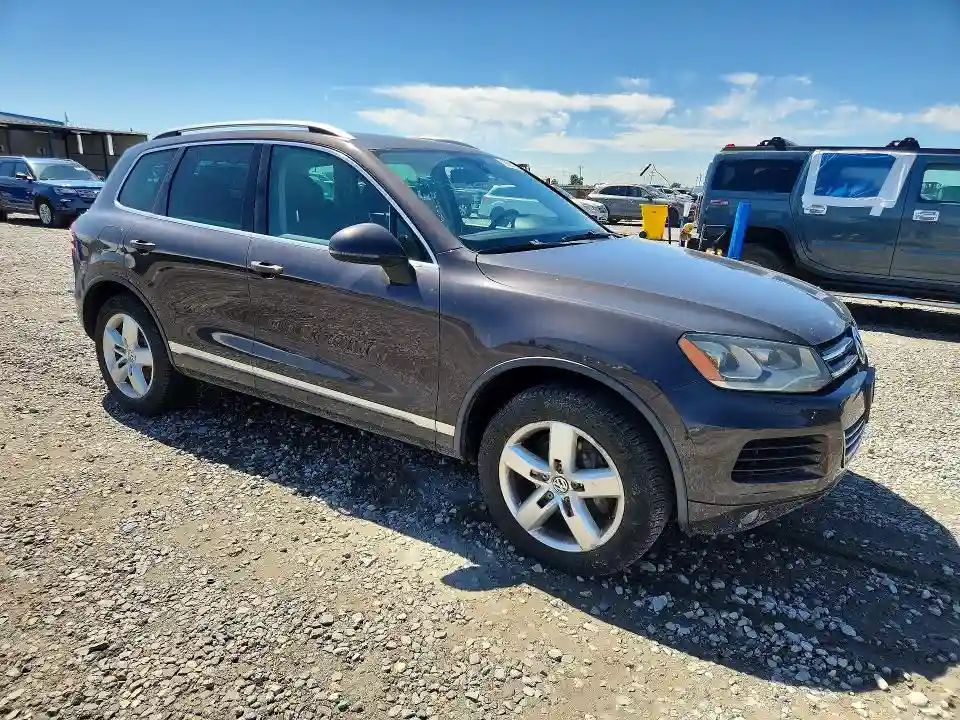 WVGFK9BP0BD003295 2011 VOLKSWAGEN TOUAREG-3