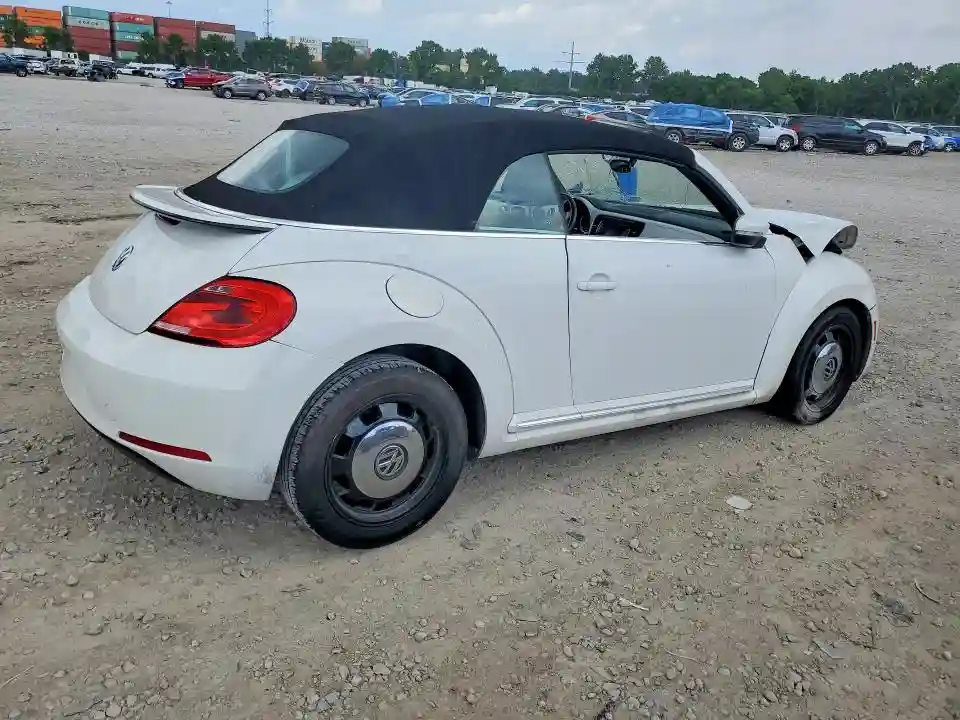 3VW5X7AT2DM816839 2013 VOLKSWAGEN BEETLE-2