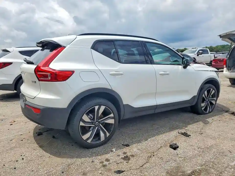YV4L12UX0P2937438 2023 VOLVO XC40-2
