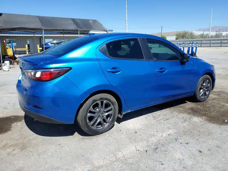 3MYDLBYV4KY502525 2019 TOYOTA YARIS-2