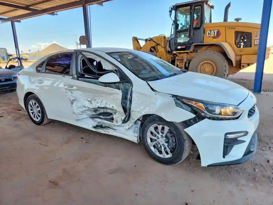 3KPF24AD8ME265646 2021 KIA FORTE-3