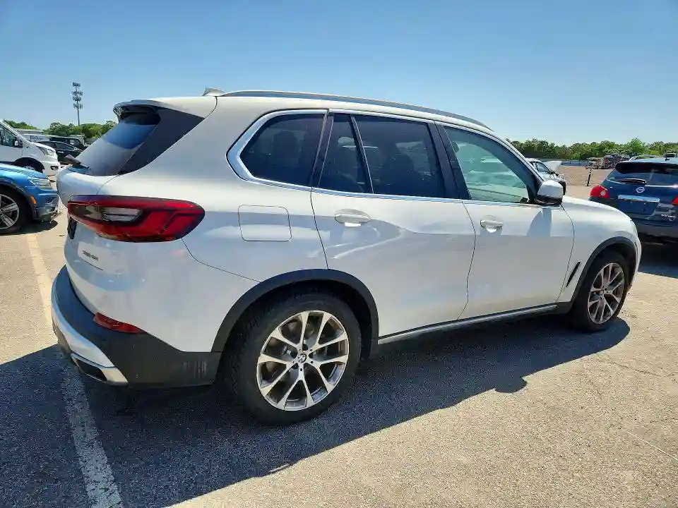 5UXCR6C5XKLL25266 2019 BMW X5-2