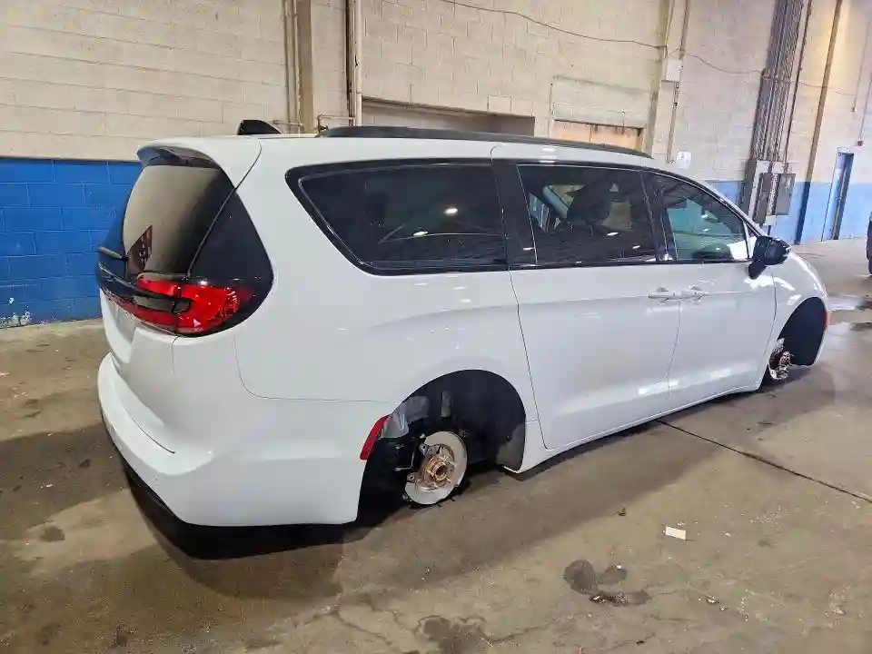 2C4RC1BG8TR267511 2026 CHRYSLER PACIFICA-2