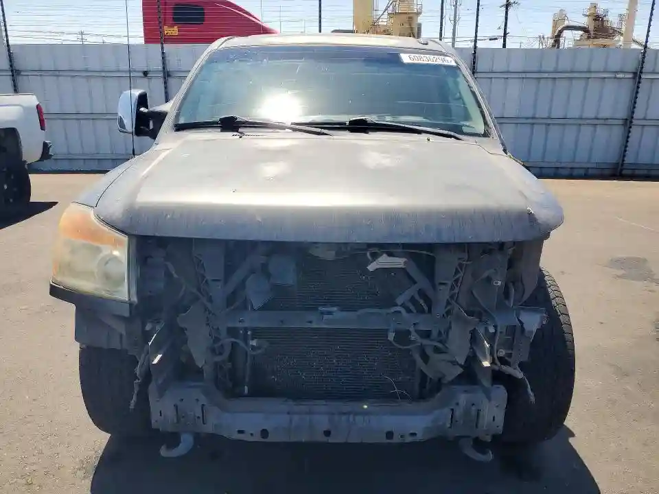 1N6AA0EC5BN318459 2011 NISSAN TITAN-4