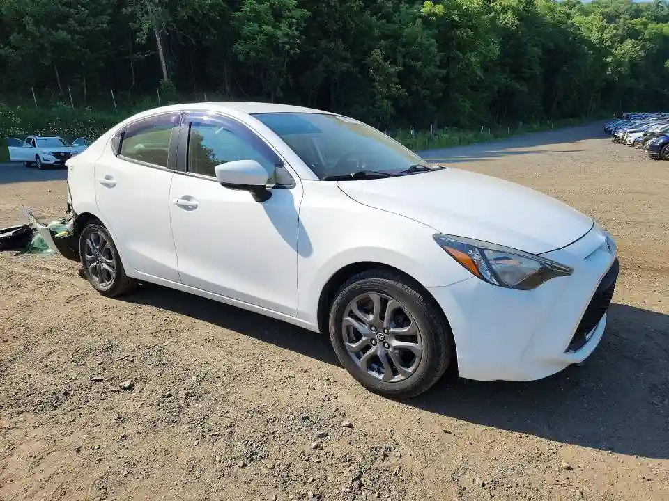 3MYDLBYV6KY520590 2019 TOYOTA YARIS-3