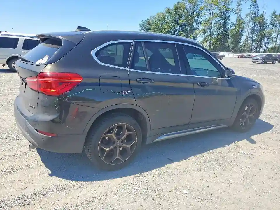 WBXHT3C3XJ3H30621 2018 BMW X1-2