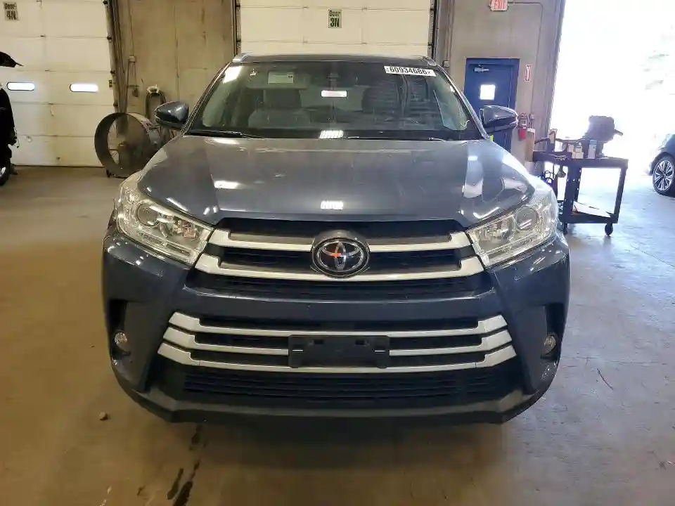 5TDJZRFHXKS708977 2019 TOYOTA HIGHLANDER-4