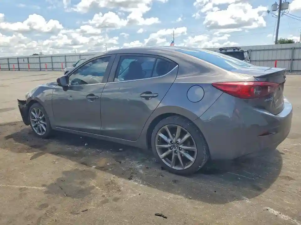 3MZBN1V35JM197259 2018 MAZDA 3-1