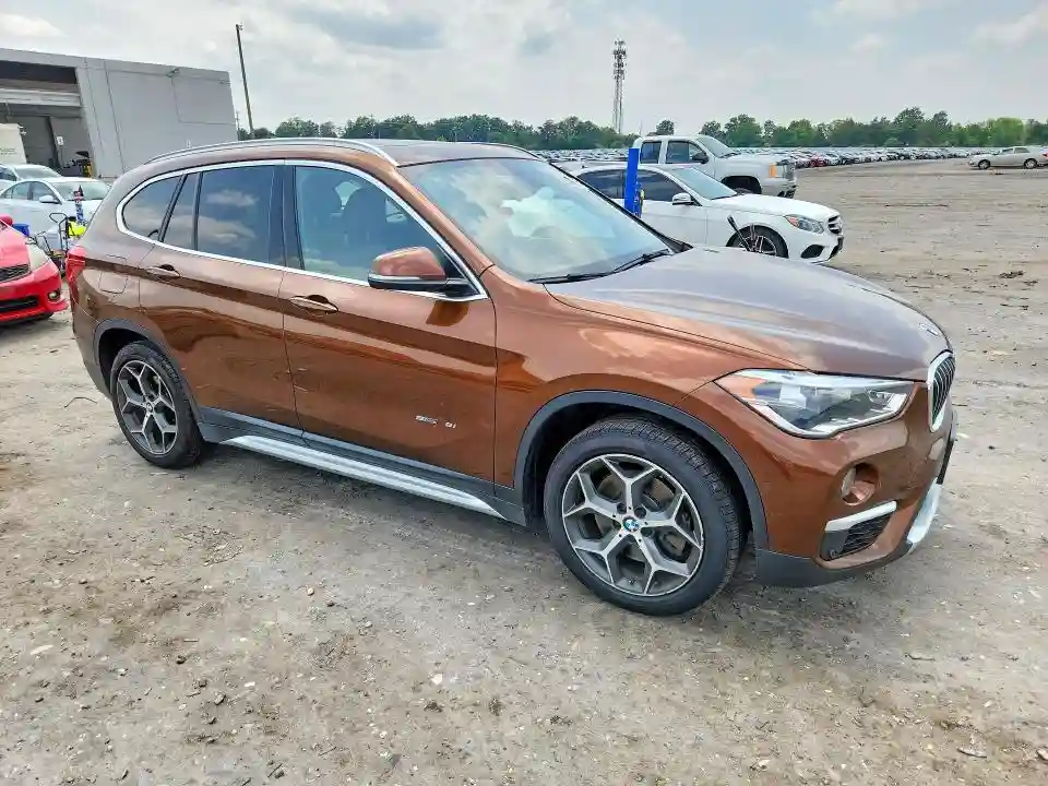 WBXHU7C3XH5H32940 2017 BMW X1-3