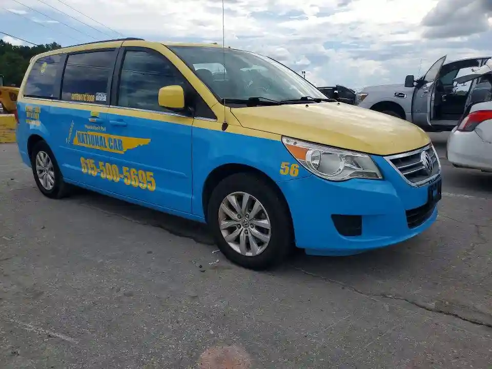 2C4RVABG4DR725153 2013 VOLKSWAGEN ROUTAN-3