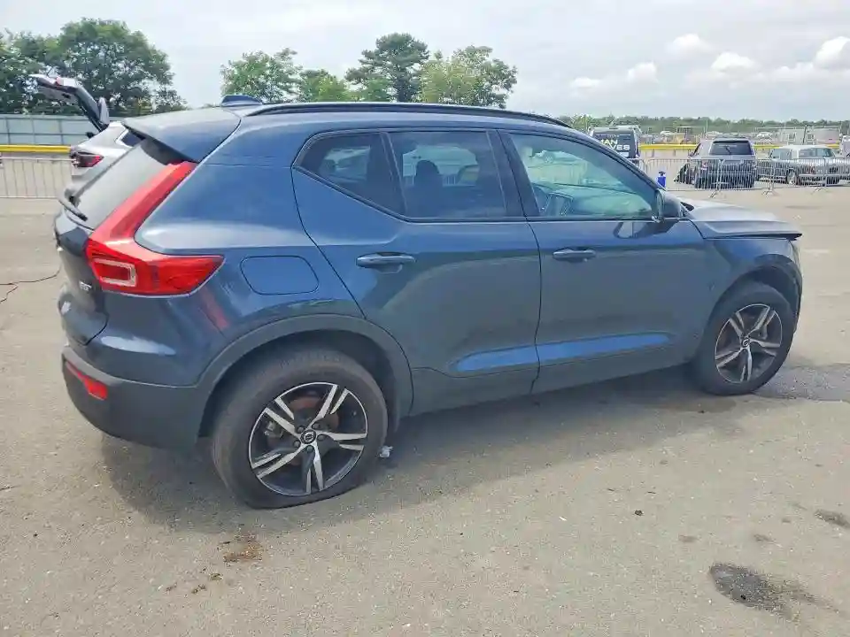 YV4L12UK1T2704506 2026 VOLVO XC40-2
