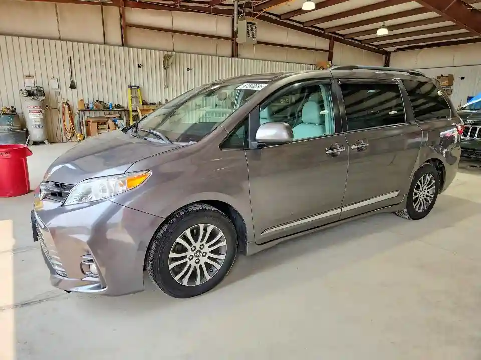5TDYZ3DC2JS944783 2018 TOYOTA SIENNA-0