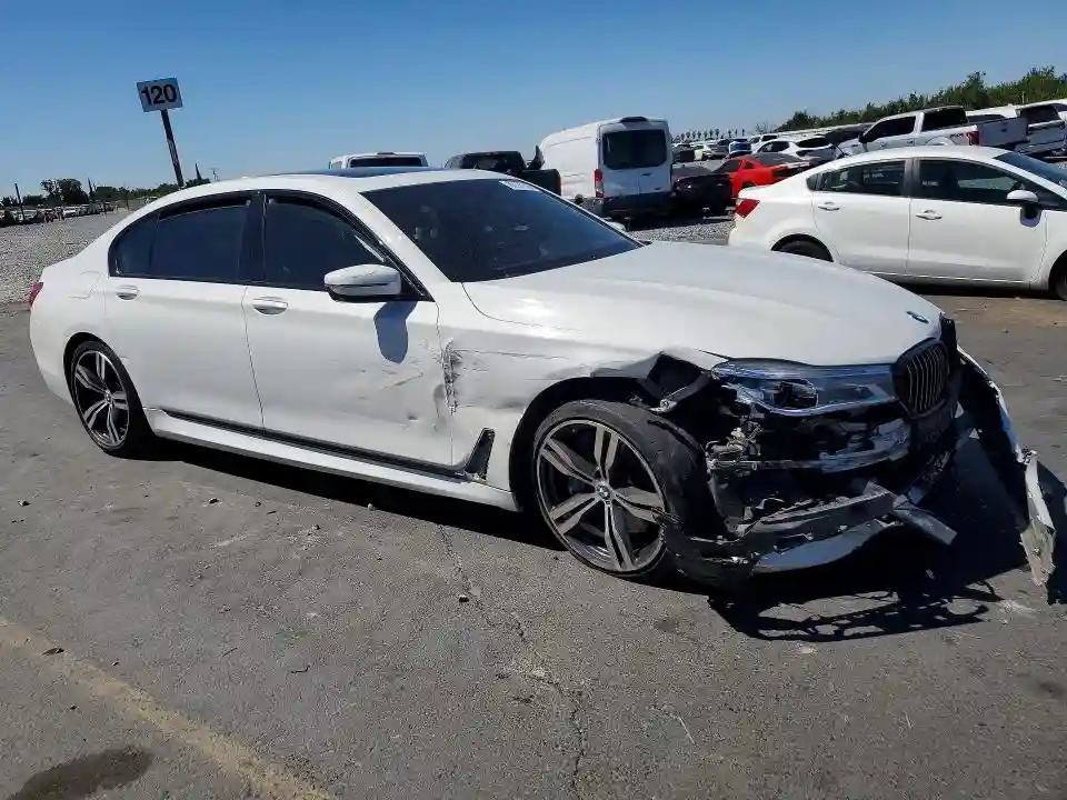 WBA7F0C50JGM23932 2018 BMW 7 SERIES-3