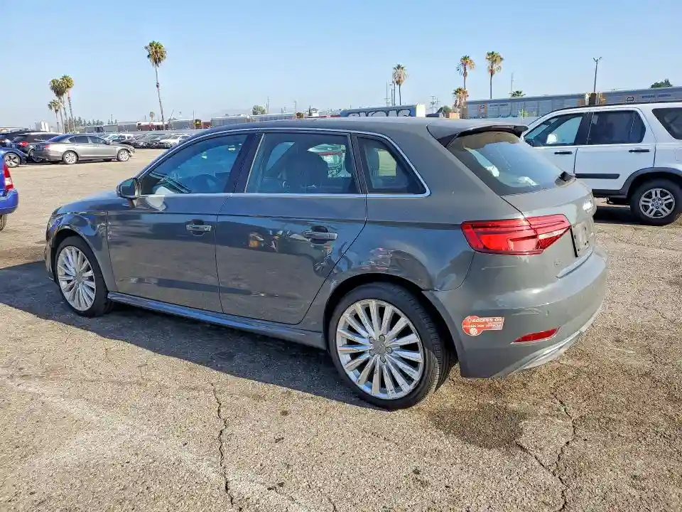 WAUTPBFF0HA036421 2017 AUDI A3-1