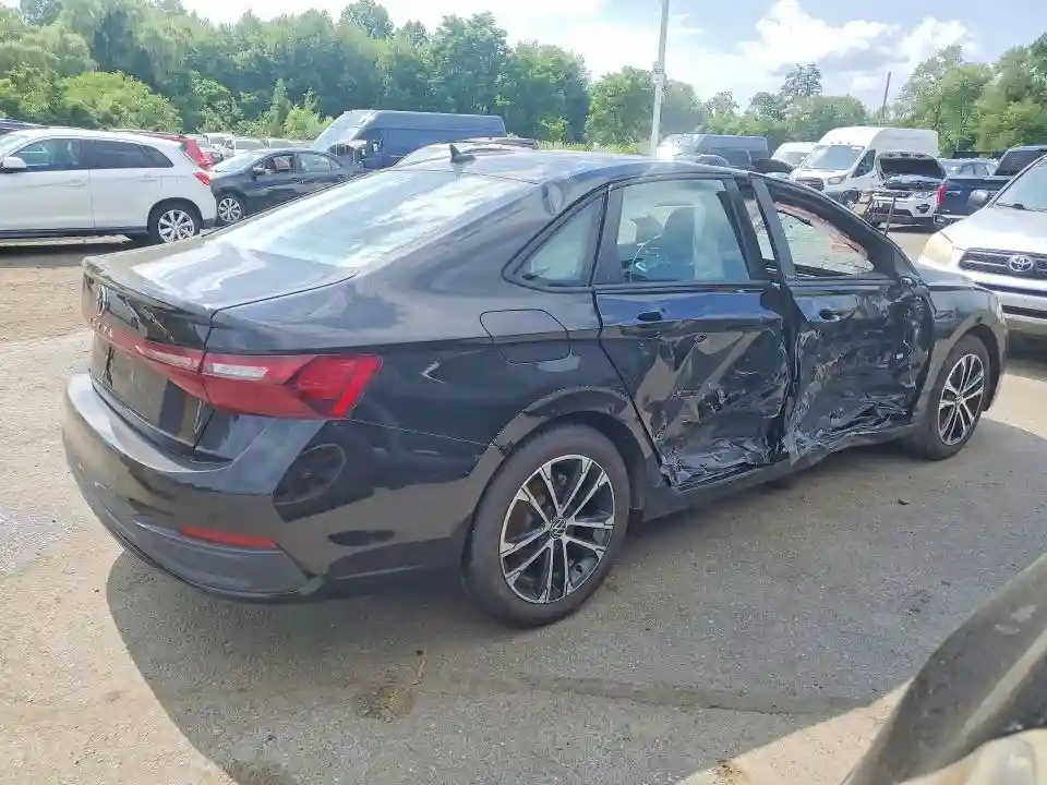 3VWBX7BU1SM077566 2025 VOLKSWAGEN JETTA-2