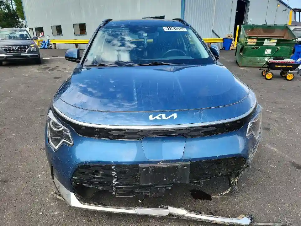 KNDCR3L13P5021365 2023 KIA NIRO-4