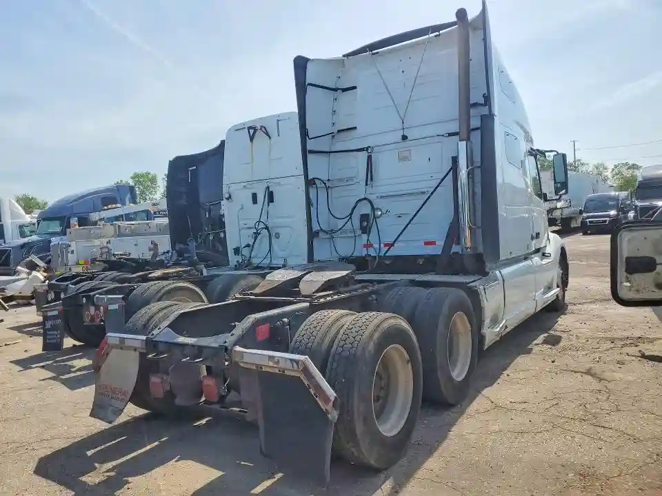 4V4NC9TH2KN212010 2019 VOLVO VN-2
