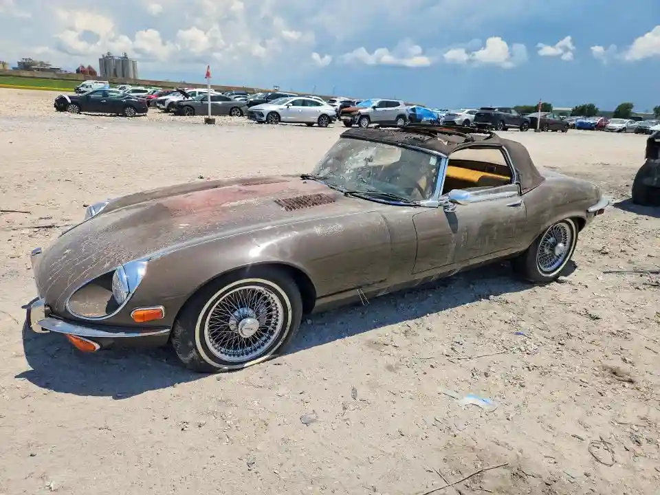 UE1S25137 1974 JAGUAR XK-0