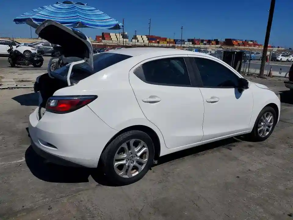 3MYDLBYV5HY148183 2017 TOYOTA YARIS-2