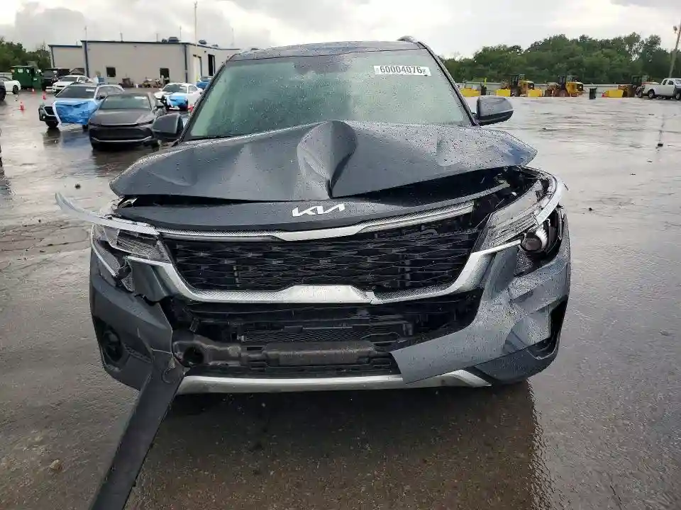 KNDEU2AAXP7431069 2023 KIA SELTOS-4