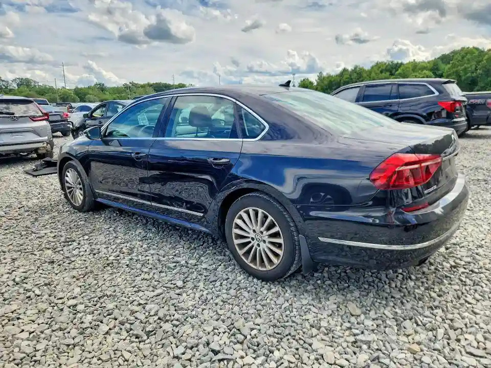 1VWBT7A3XHC011984 2017 VOLKSWAGEN PASSAT-1