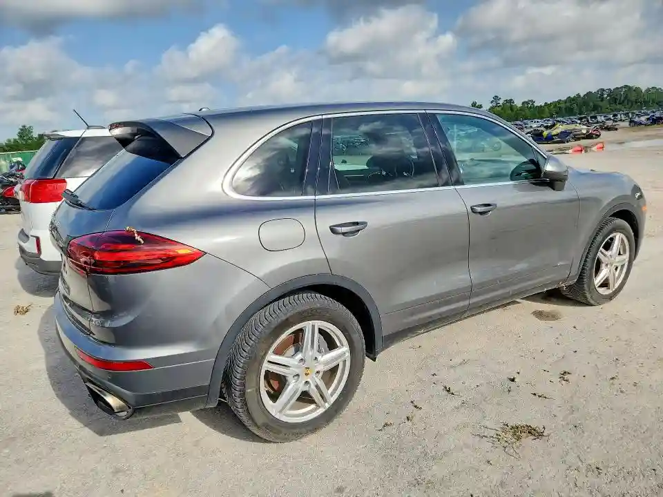 WP1AA2A24GLA03925 2016 PORSCHE CAYENNE-2