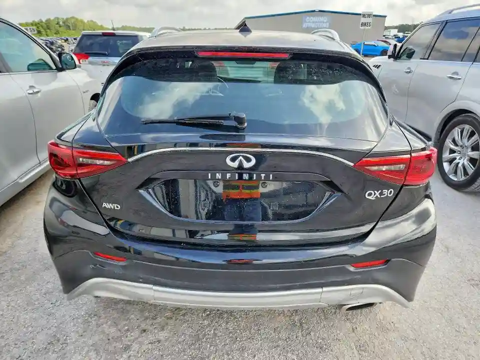 SJKCH5CR1JA057605 2018 INFINITI QX30-5