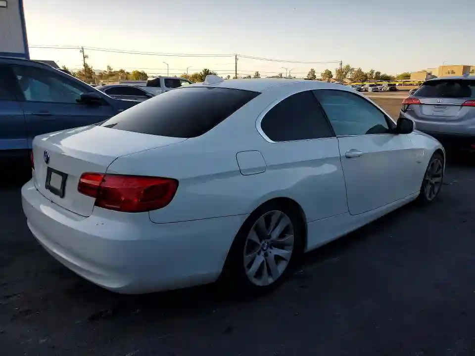 WBAKE5C52BE429934 2011 BMW 3 SERIES-2
