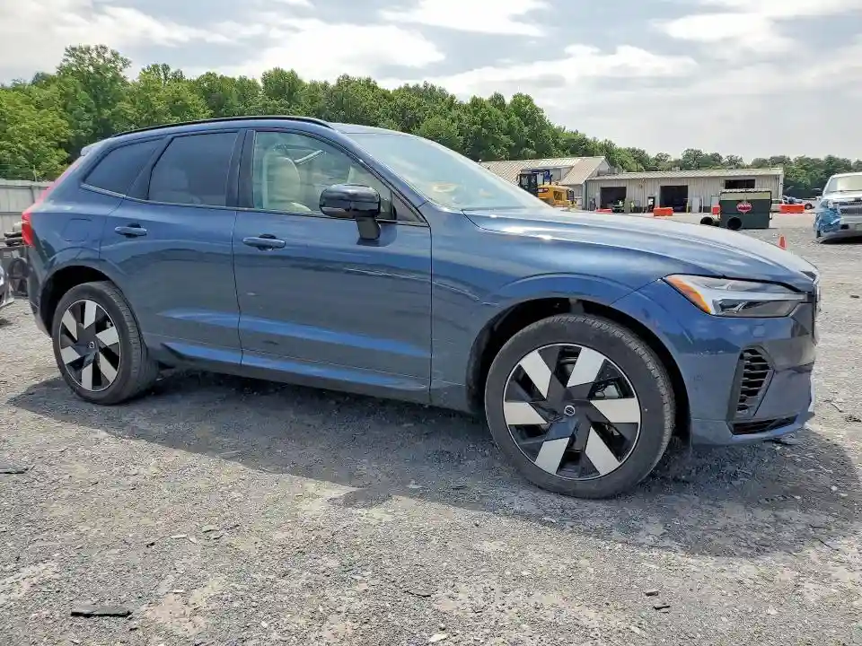 YV4H60RC8S1018013 2025 VOLVO XC60-3