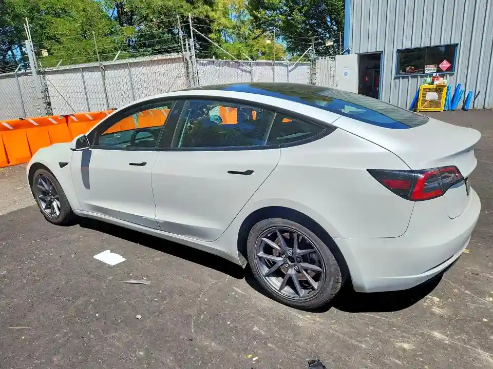 5YJ3E1EA5NF285731 2022 TESLA MODEL 3-1