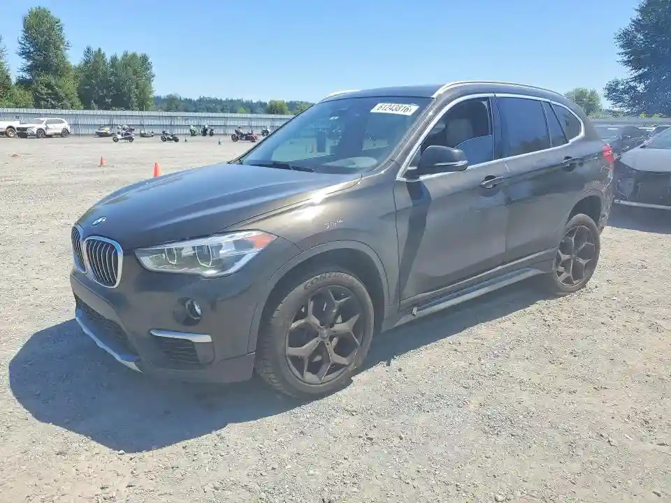 WBXHT3C3XJ3H30621 2018 BMW X1-0