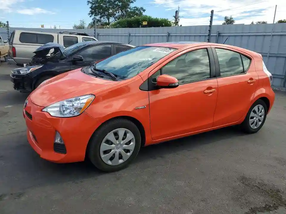 JTDKDTB36D1038340 2013 TOYOTA PRIUS-0