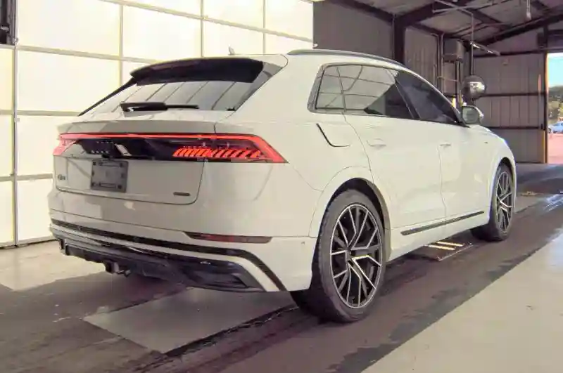 WA1FVAF14MD026496 2021 AUDI Q8-3