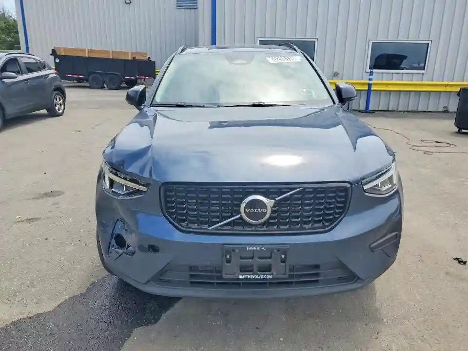 YV4L12UK1T2704506 2026 VOLVO XC40-4