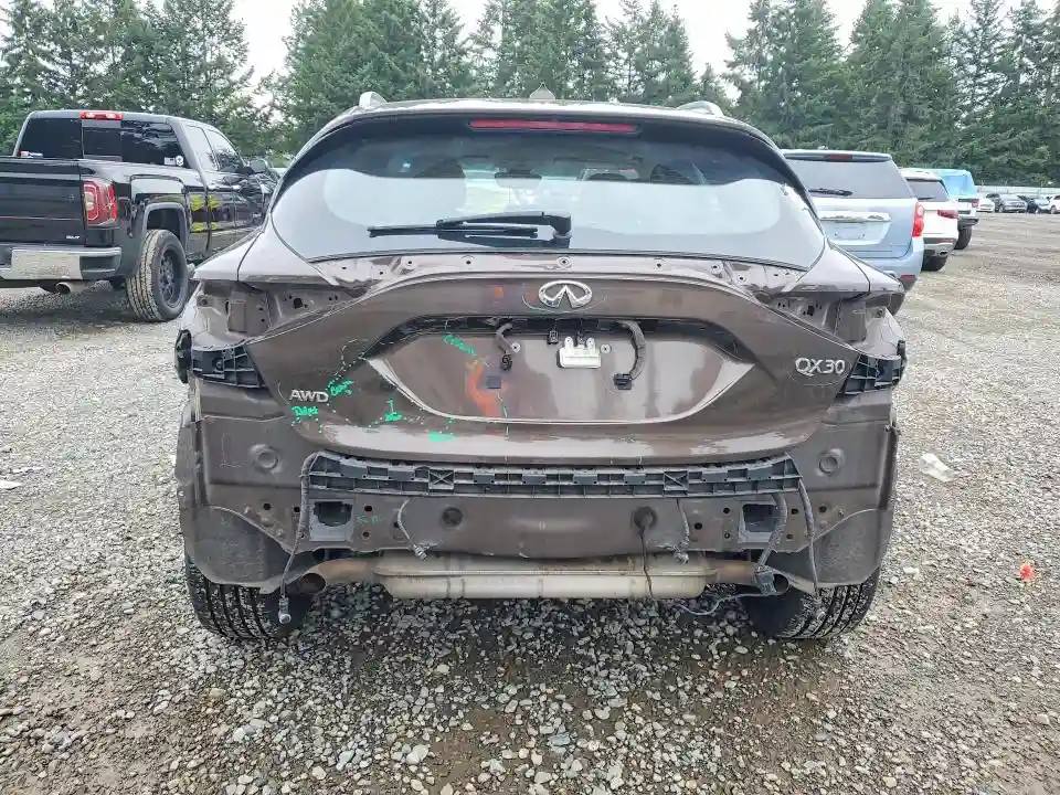 SJKCH5CR2HA017205 2017 INFINITI QX30 PREMI-5