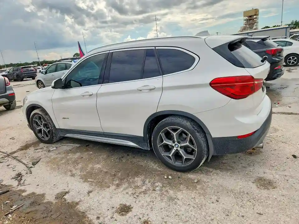 WBXHT3C34GP881095 2016 BMW X1-1
