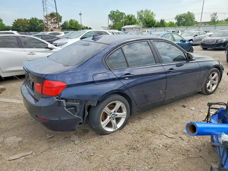 WBA3A5C58DF357070 2013 BMW 3 SERIES-2