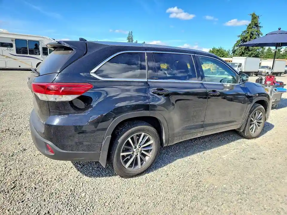 5TDJZRFH9JS905993 2018 TOYOTA HIGHLANDER-2