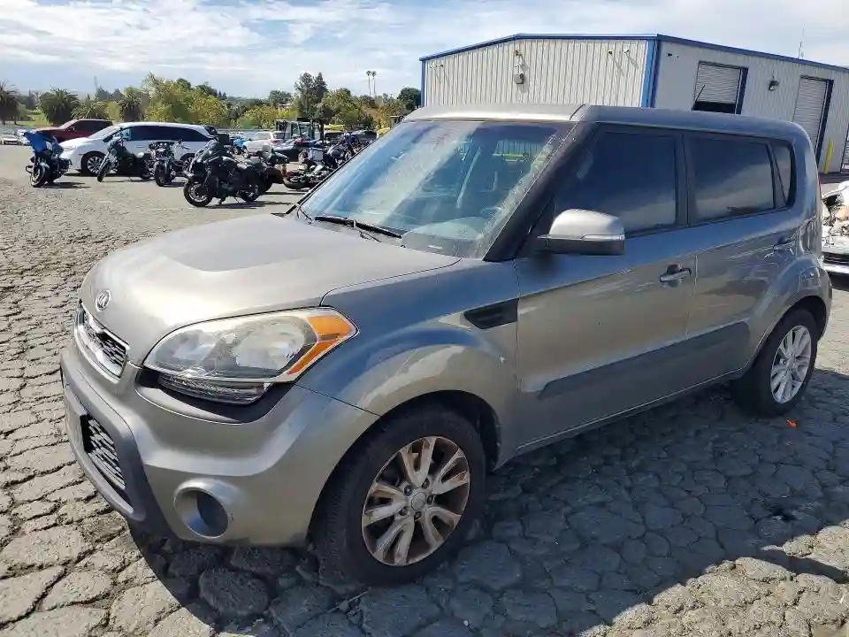KNDJT2A68D7575647 2013 KIA SOUL-0