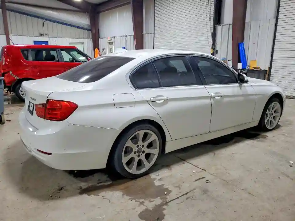 WBA3B5C59DF595359 2013 BMW 3 SERIES-2