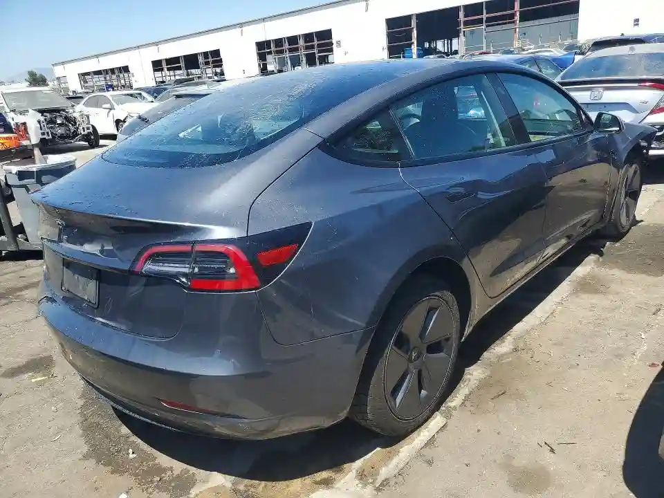 5YJ3E1EAXPF447811 2023 TESLA MODEL 3-2
